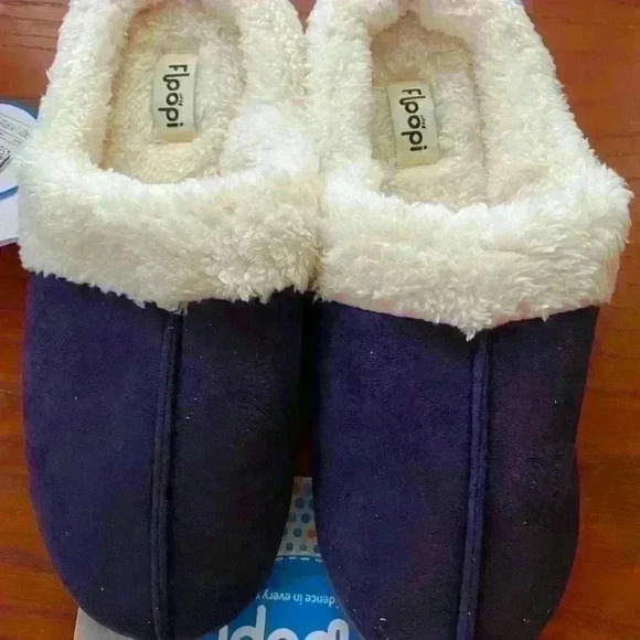 Floppi Indoor/Outdoor Woman’s Faux Suede Clogs Slippers Purple Large (9-10) - Picture 1 of 5